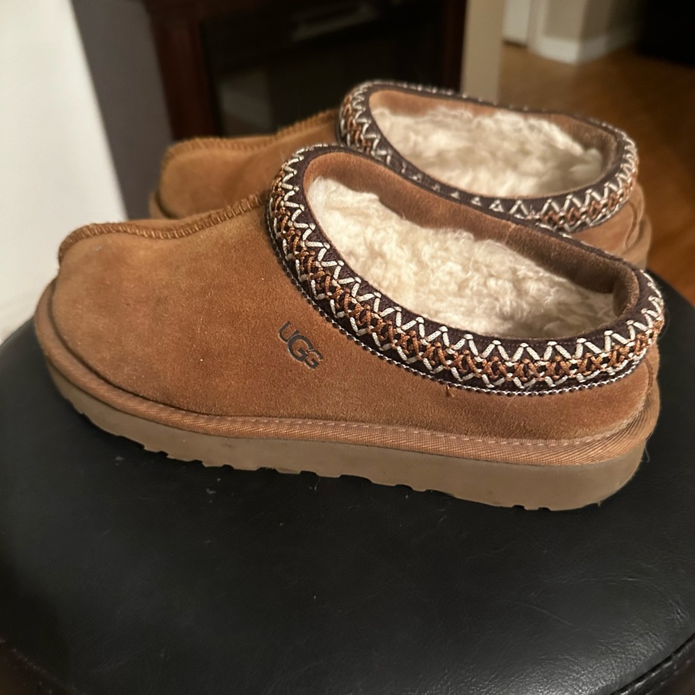 UGG Tasman Slippers. Size 7. Soft and comfy.